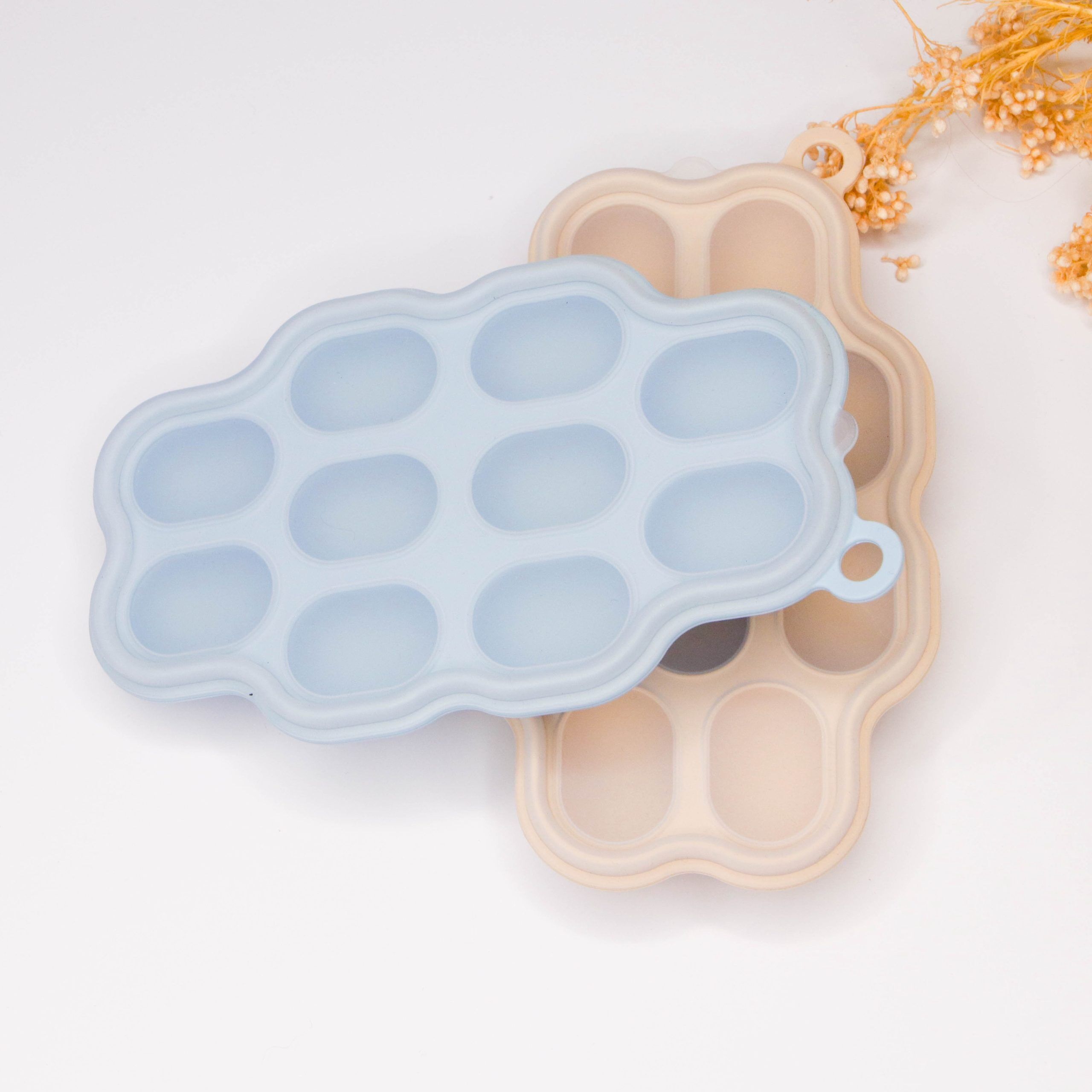 Silicone Frozen Food Tray - 10 Compartments Preparing food for you little ones made easy with our silicone food trays. These 10 compartment moulds make the perfect portion. Simply fill the moulds and pop it in the freezer of fridge. Sizing pairs perfectly with our silicone feeders. Made from food grade silicone, easy to clean and dishwasher safe. You can use for food storage or as a nipple tray for your little ones to explore new foods. Perfect for purees or water. 